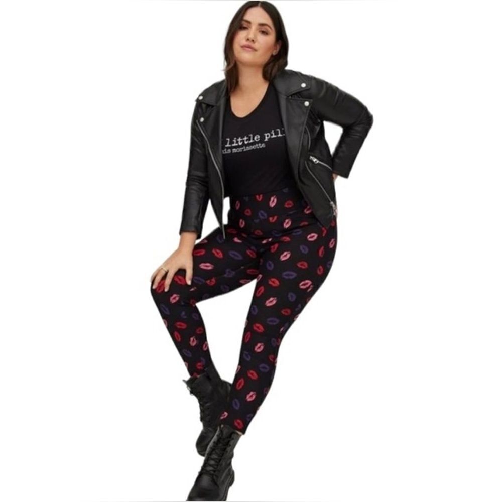 Torrid Pixie black w/ pink/purple/red Lip Print Leggings Sz 2 (18/20)